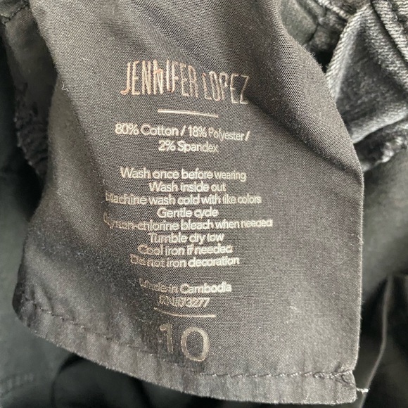 Jennifer Lopez • Distressed Edgy Black Capri Jean Pants - Picture 7 of 13